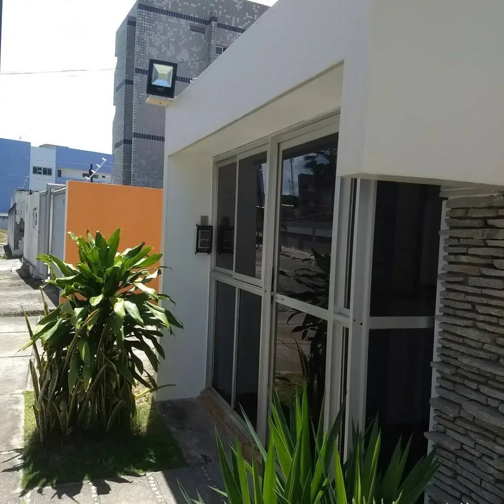 Portaria de condomínio com película fumê G5 aplicada nos vidros em João Pessoa