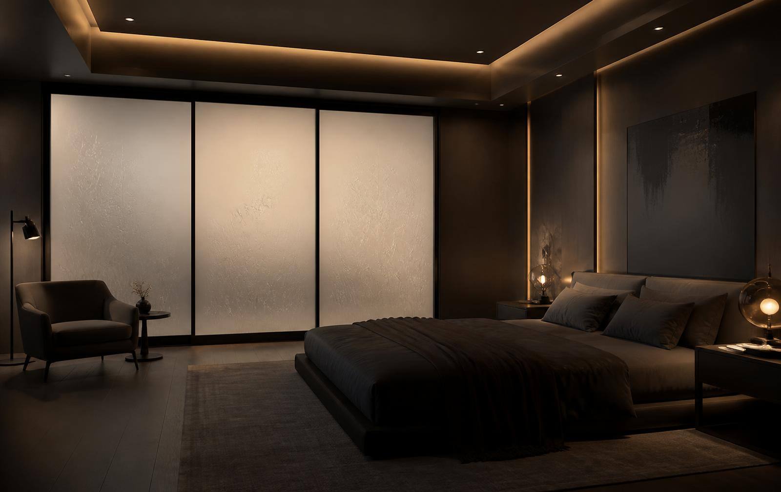 Quarto de alto padrão à noite com luz acesa e janela com película jateada: o vidro fica leitoso e ninguém enxerga de fora para dentro